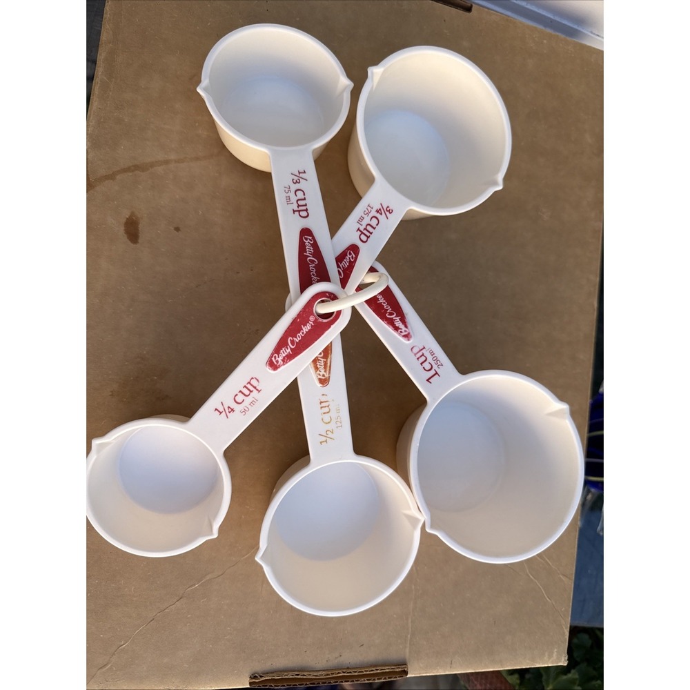 Betty Crocker 5Piece Nesting Red Plastic Measuring‎ Cup Set